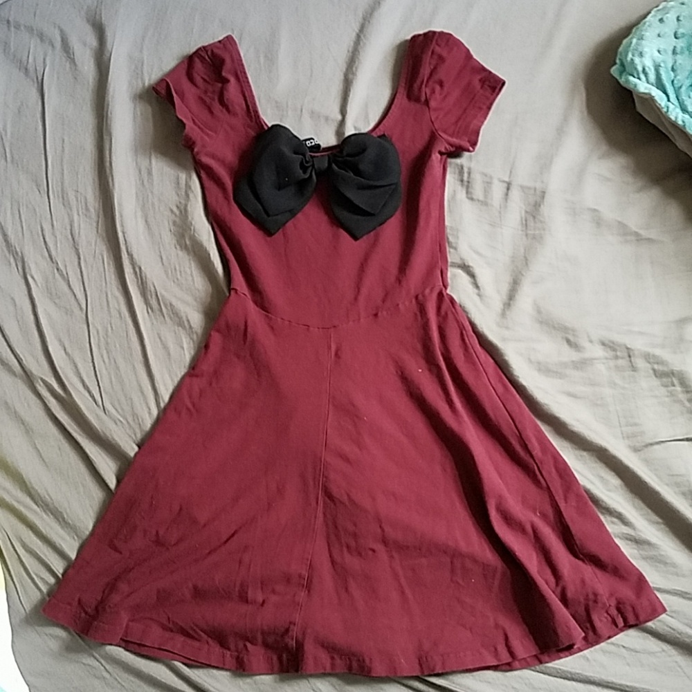 H&M burgandy bow dress